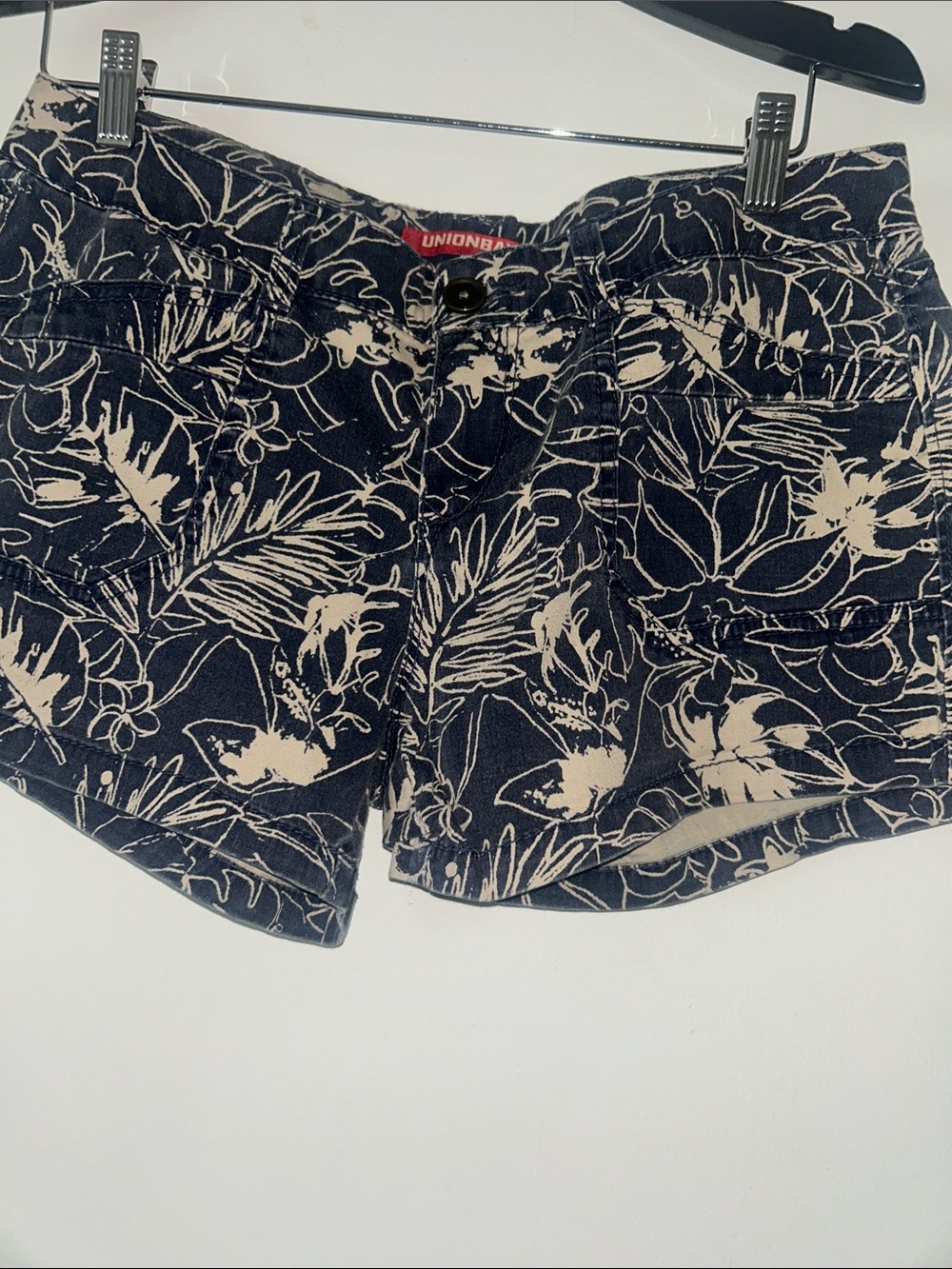 UNIONBAY Navy Floral like new cargo style Jean Shorts size 13